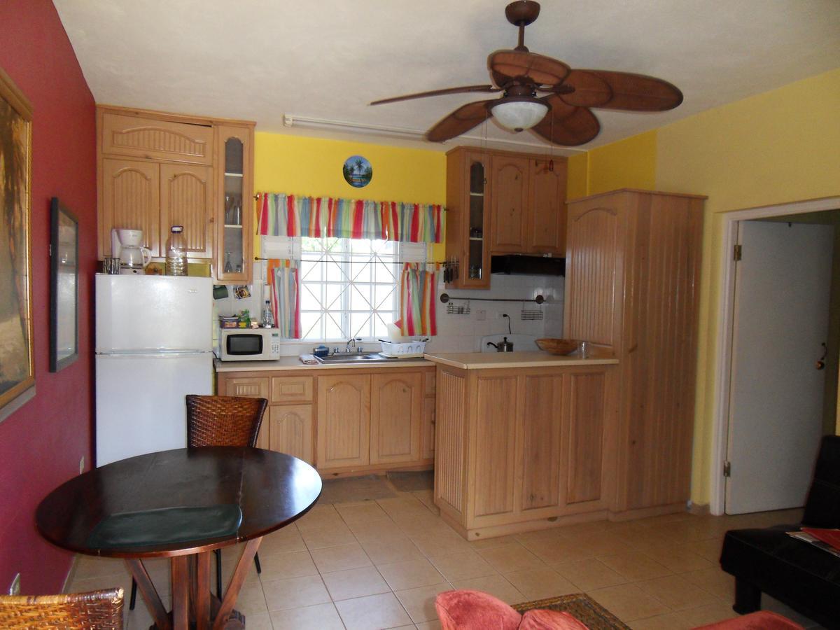 רנאוויי ביי Club Caribbean Court Apartments מראה חיצוני תמונה