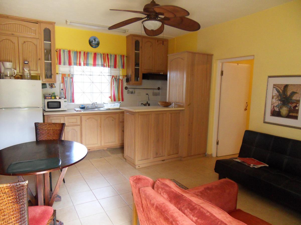 רנאוויי ביי Club Caribbean Court Apartments מראה חיצוני תמונה