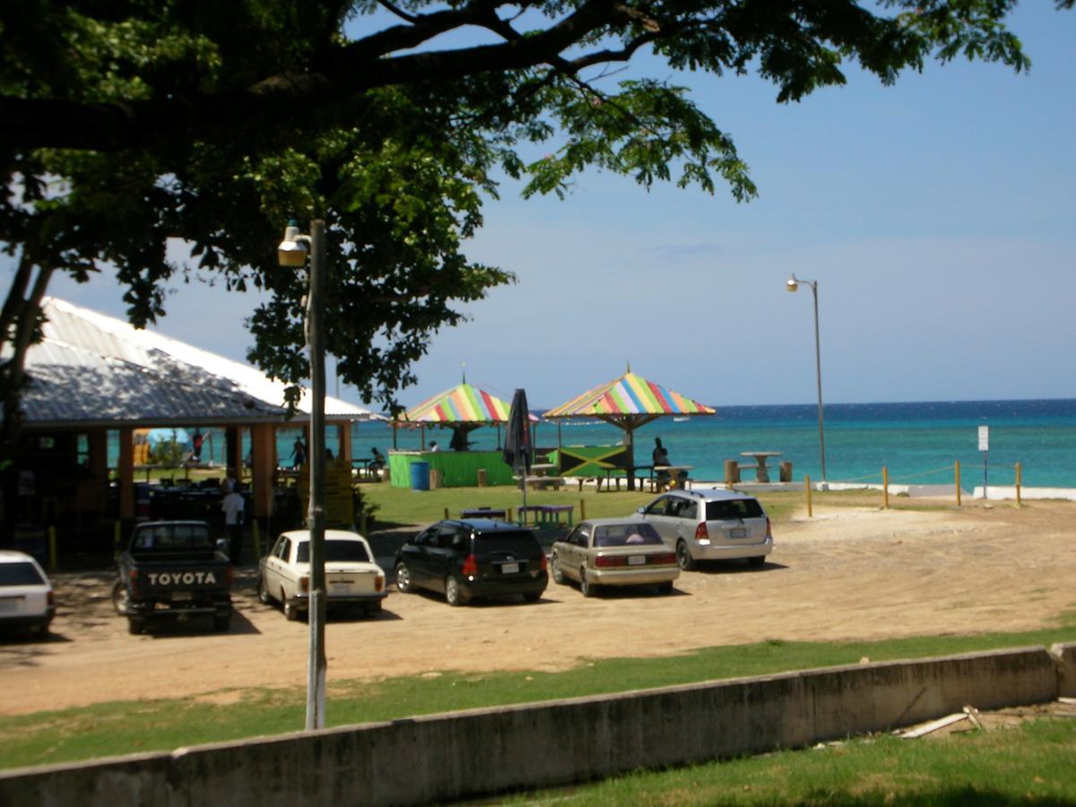 רנאוויי ביי Club Caribbean Court Apartments מראה חיצוני תמונה