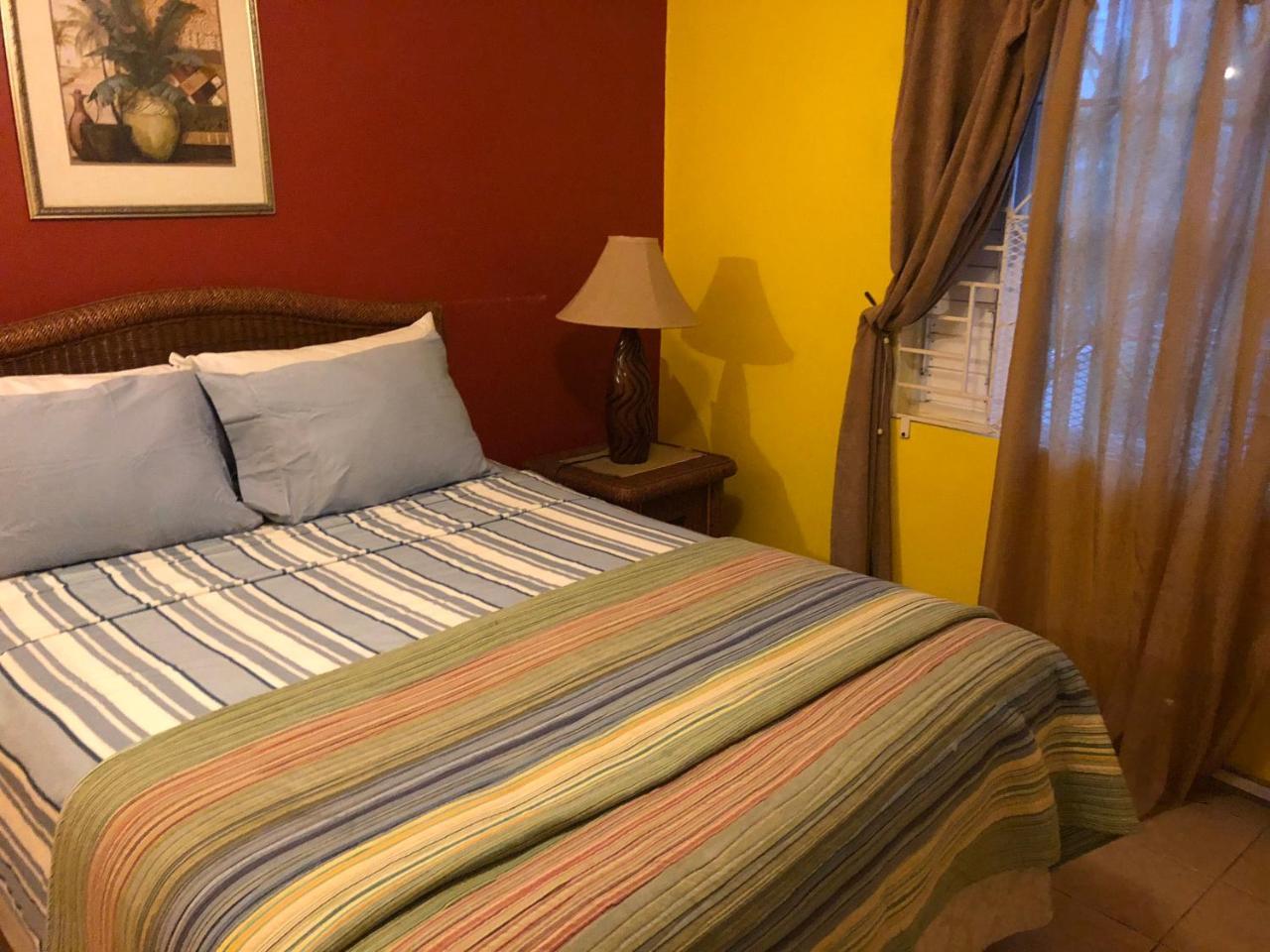 רנאוויי ביי Club Caribbean Court Apartments מראה חיצוני תמונה